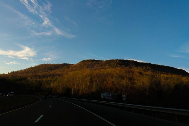Dicas para dirigir na estrada: viagens mais seguras e tranquilas
